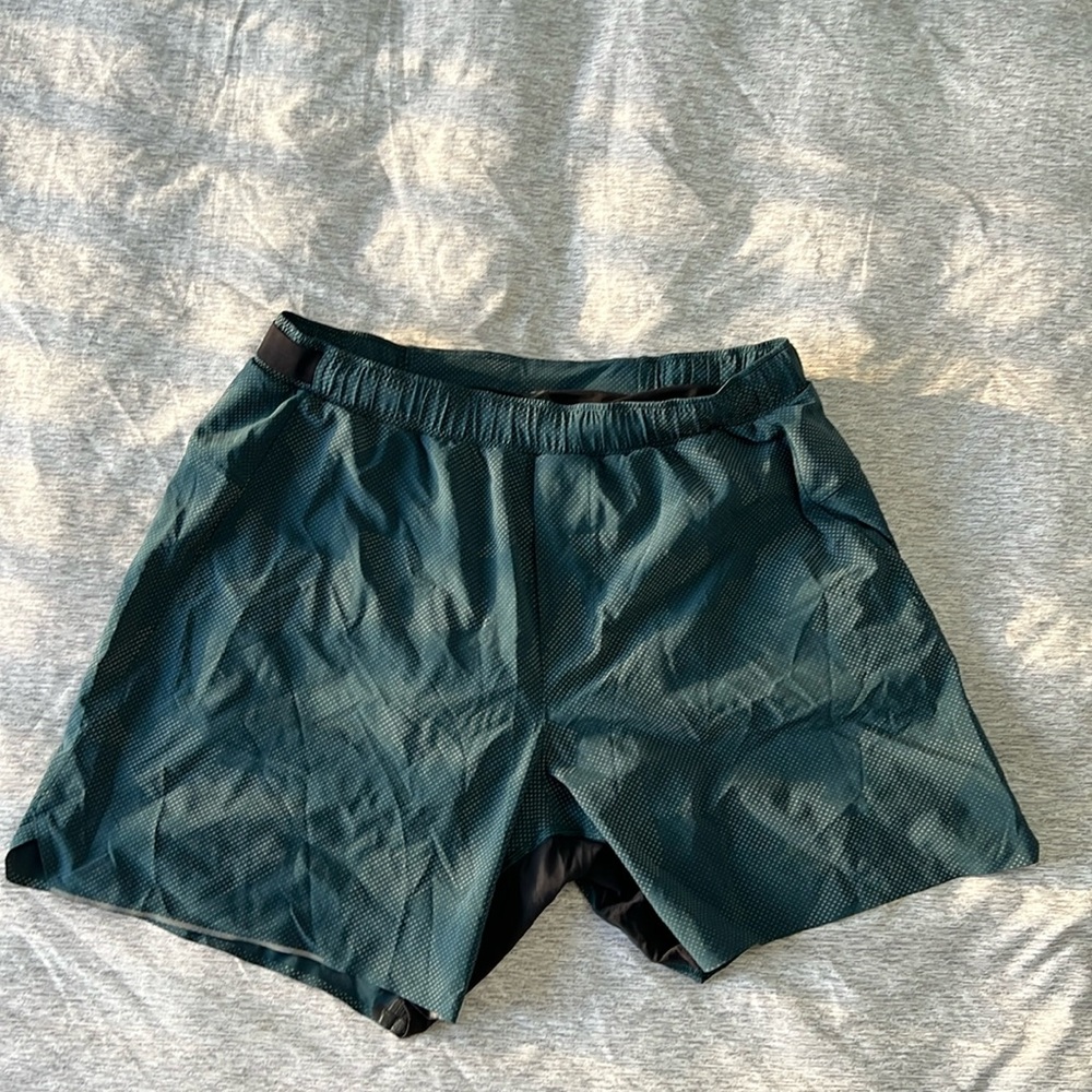 🔥Full reflective men shorts Lululemon excellent condition large lined